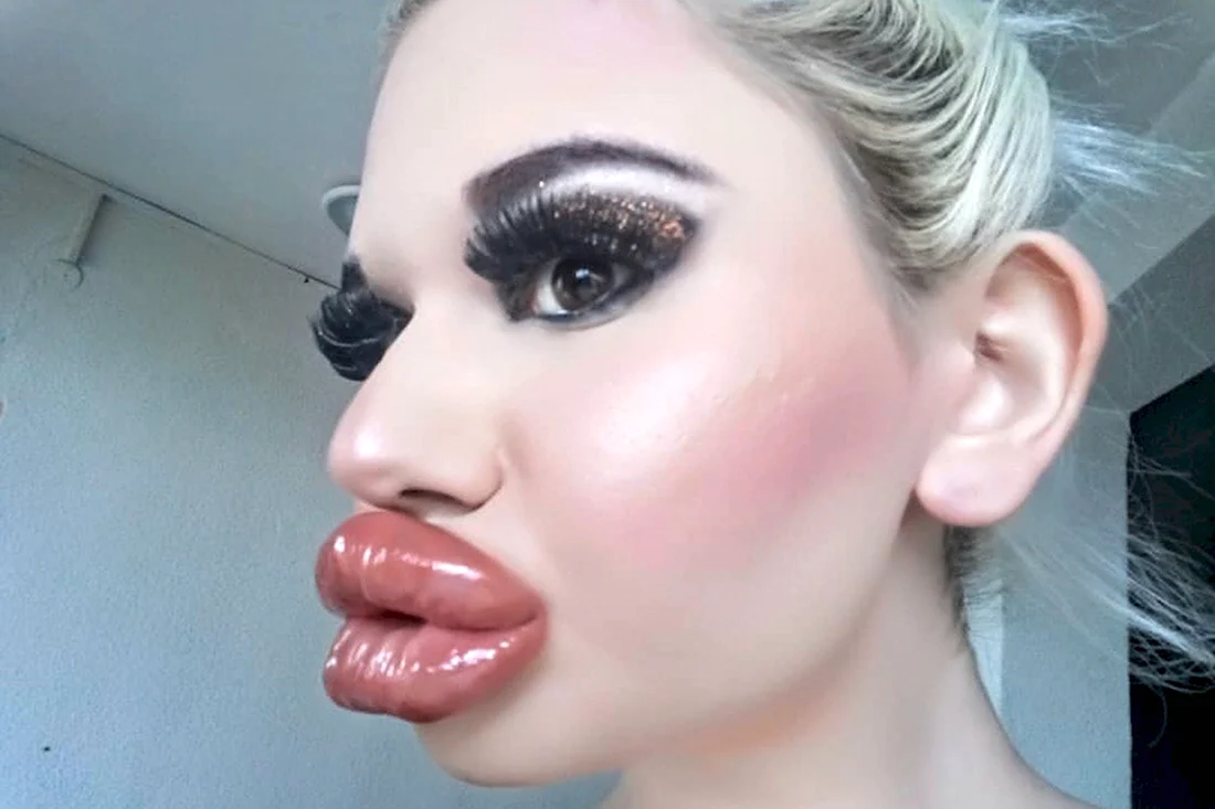 Андреа Иванова самые большие губы