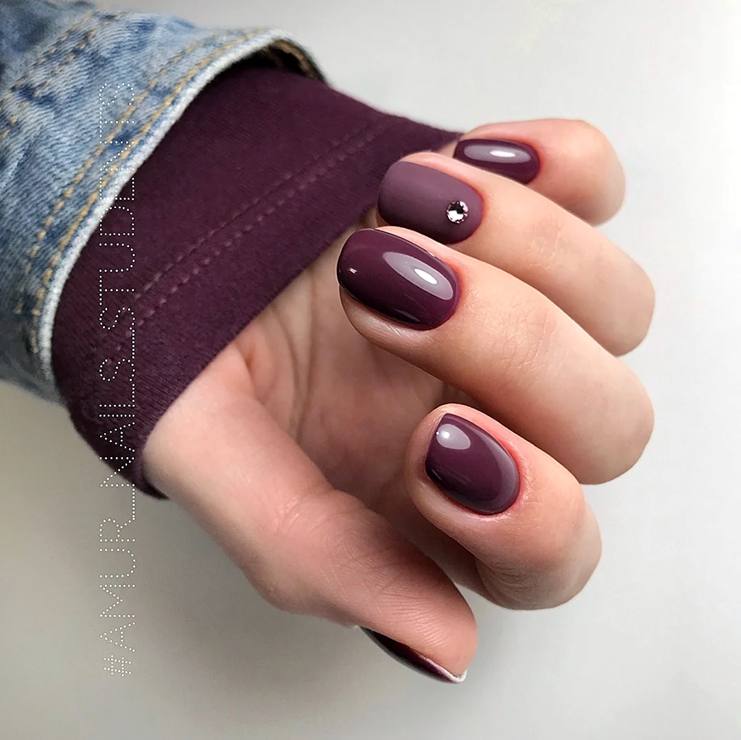 Баклажановый маникюр
