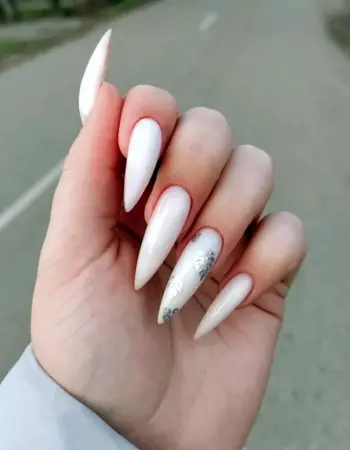Белые острые ногти