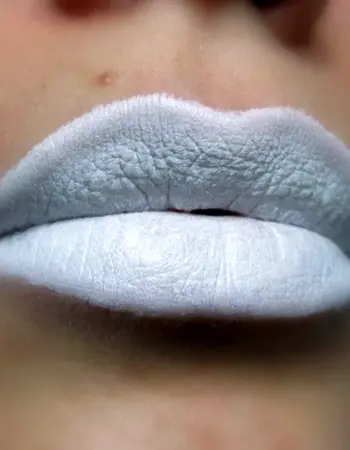 Белый макияж губ
