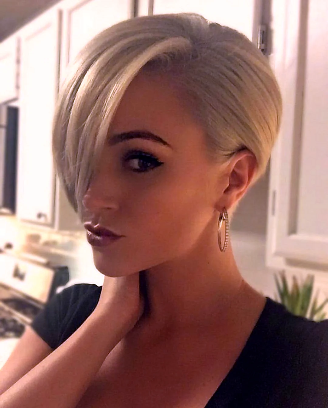 Боб-Пикси с асимметрией стрижка