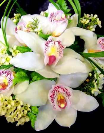 Букет с орхидеей