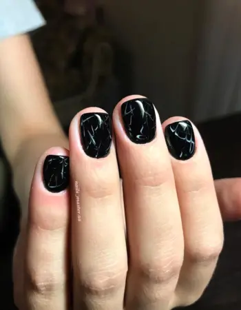 Черный маникюр на короткие ногти