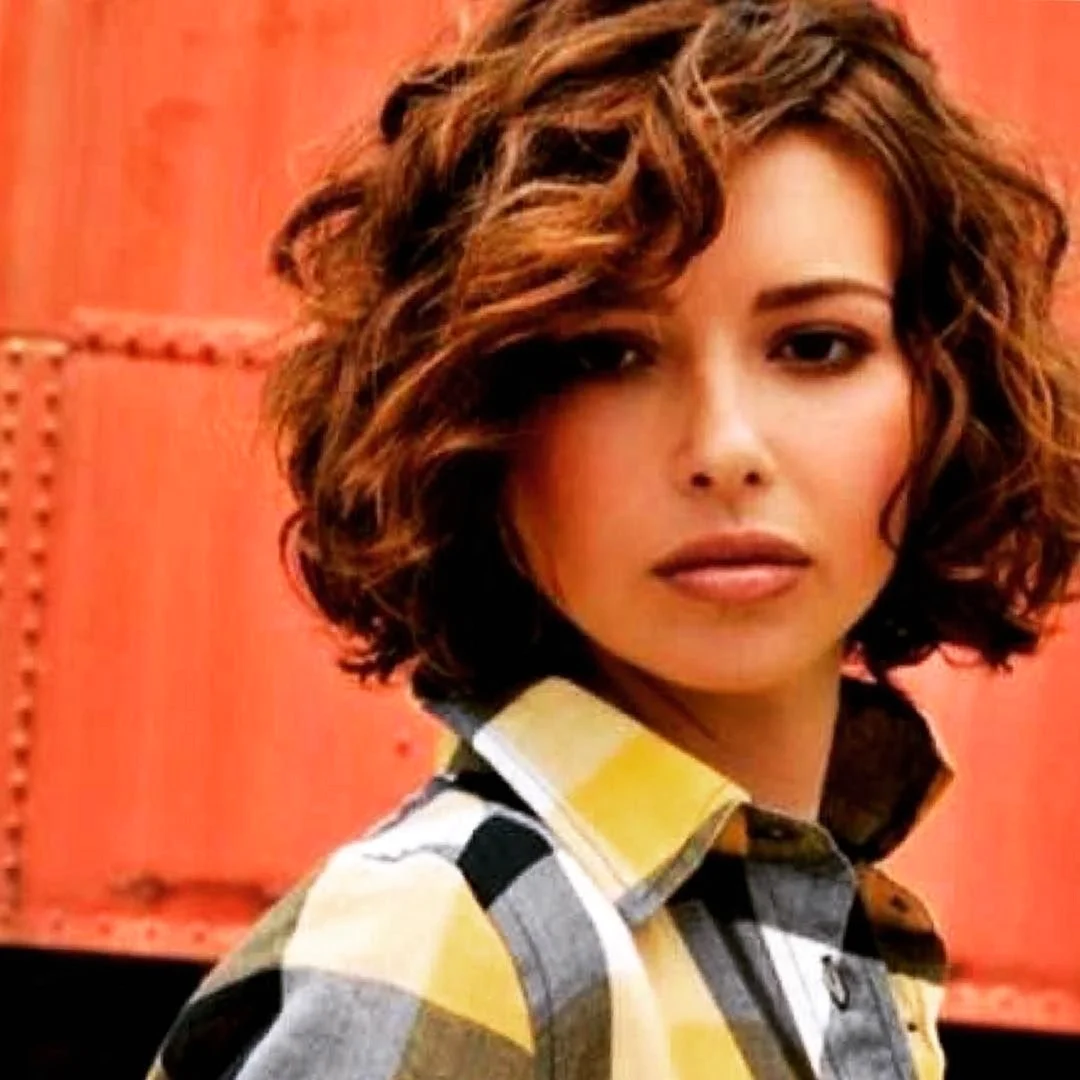 Curly Bob модель