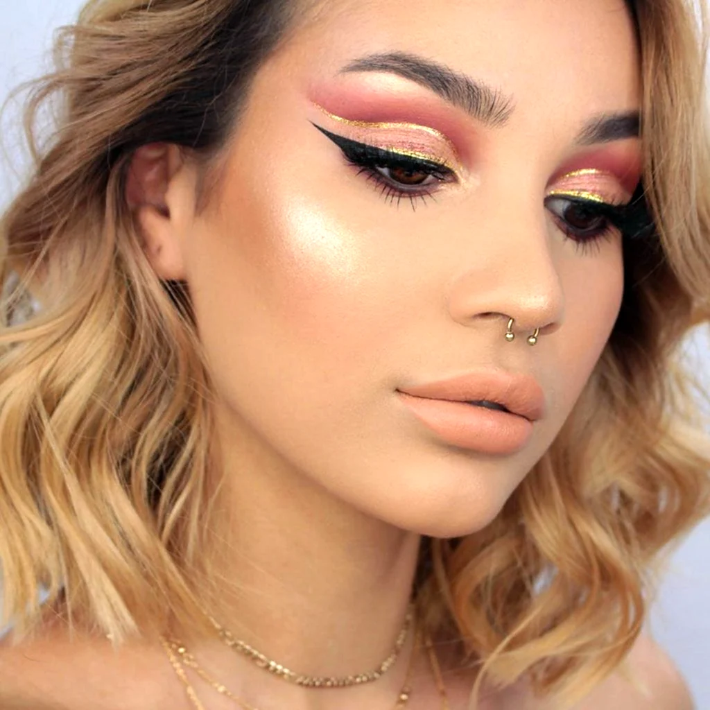 Cut Crease макияж