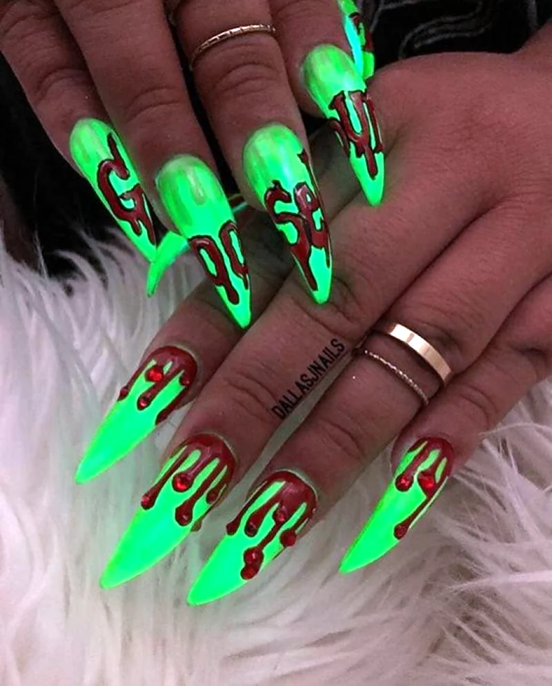 Длинные кислотные ногти