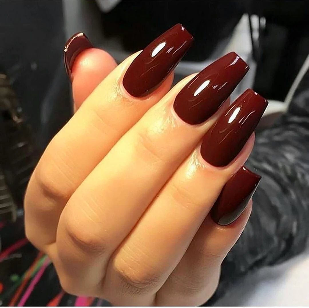 Длинные квадратные ногти однотонные