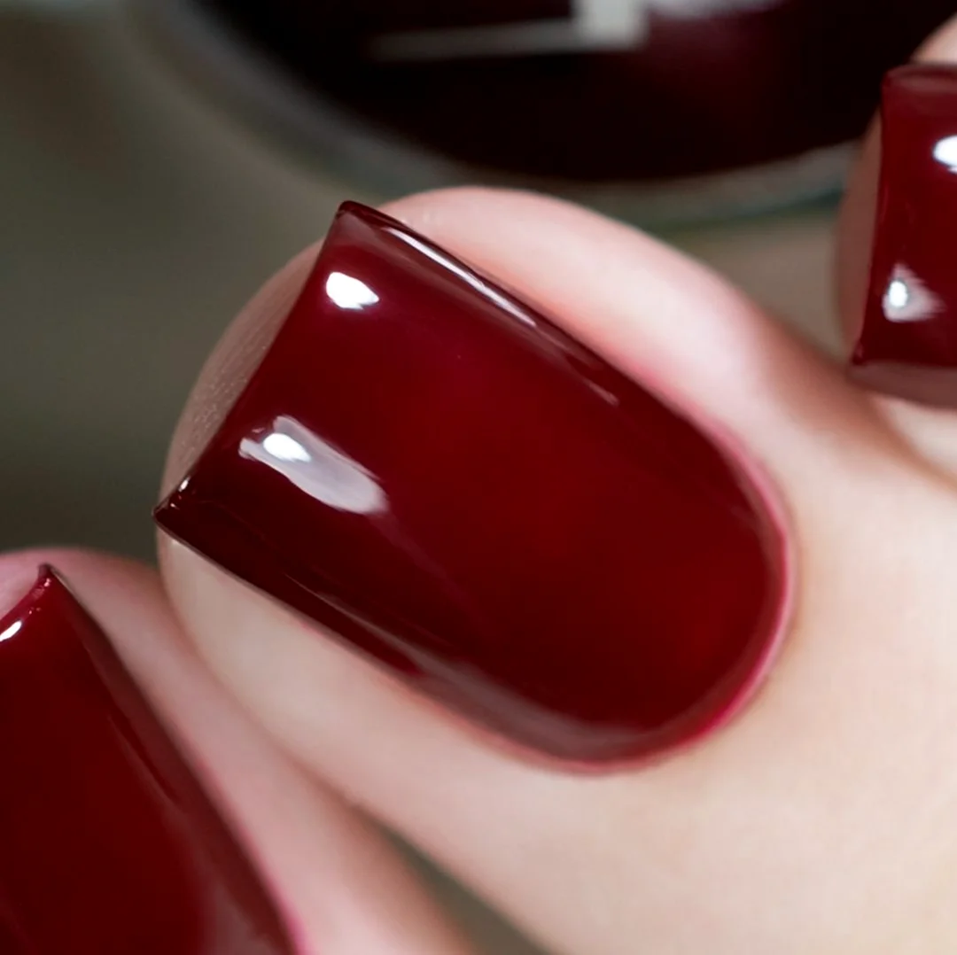 Essie спелая вишня