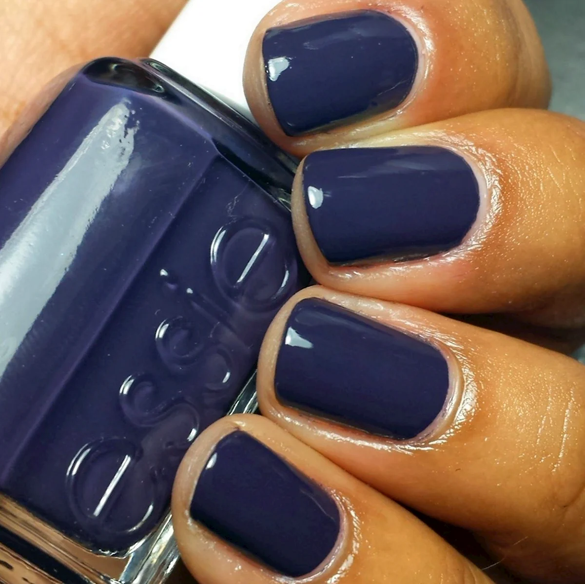 Essie темно синий