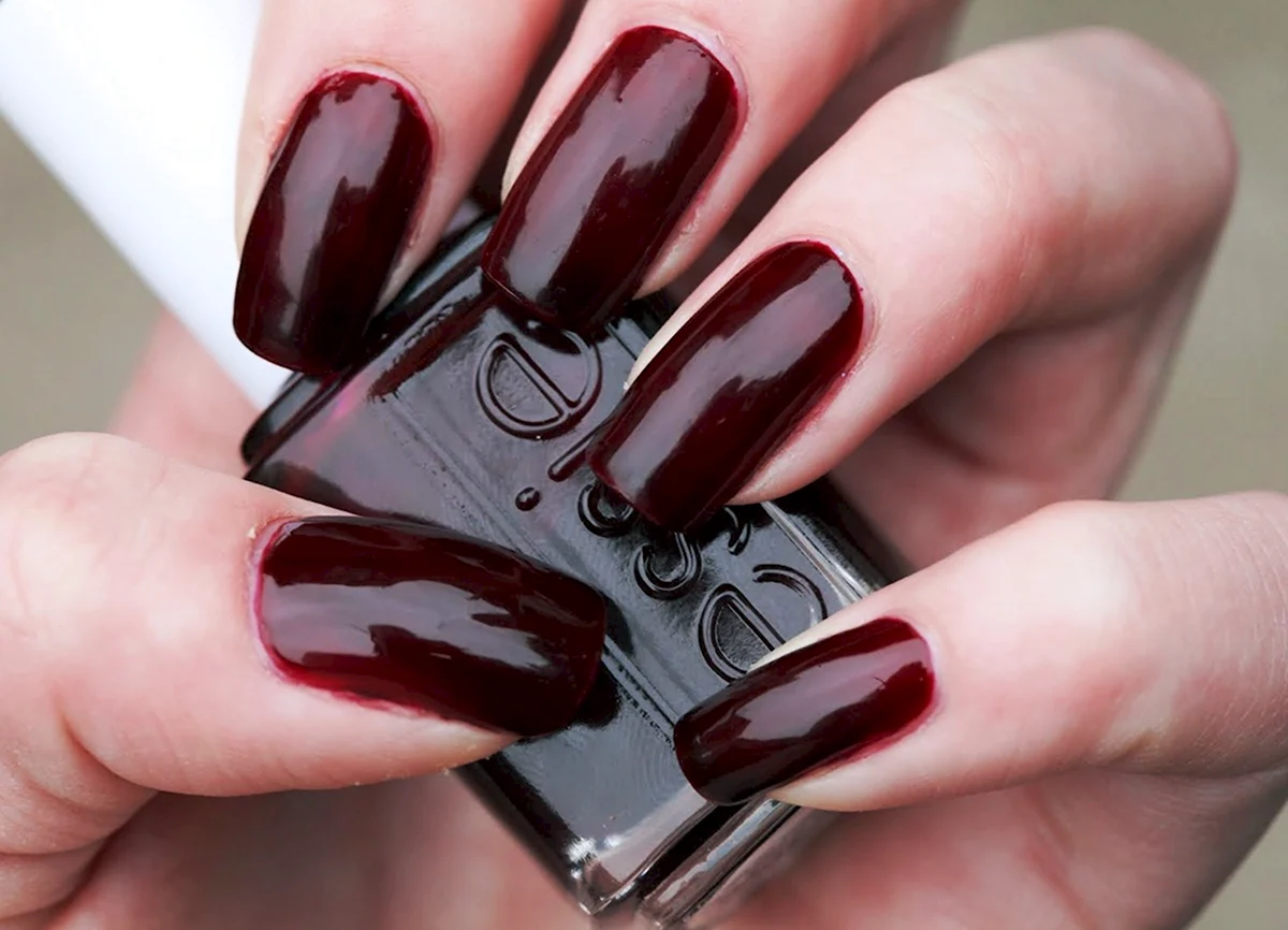 Essie темно вишневый