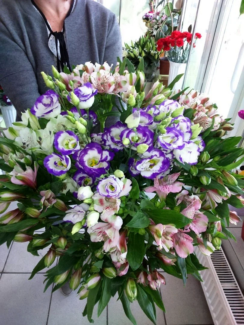 Эустома и альстромерия