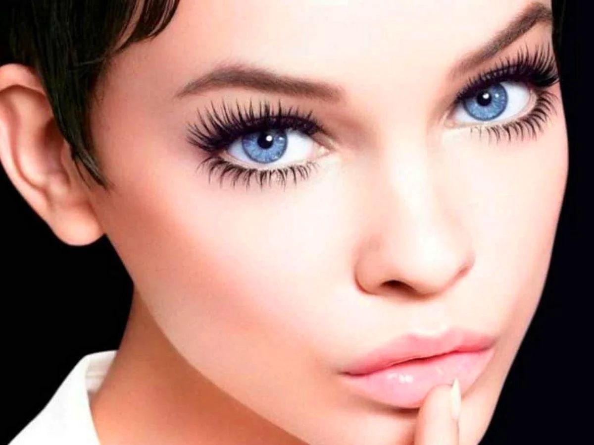 Глаза с нарощенными ресницами