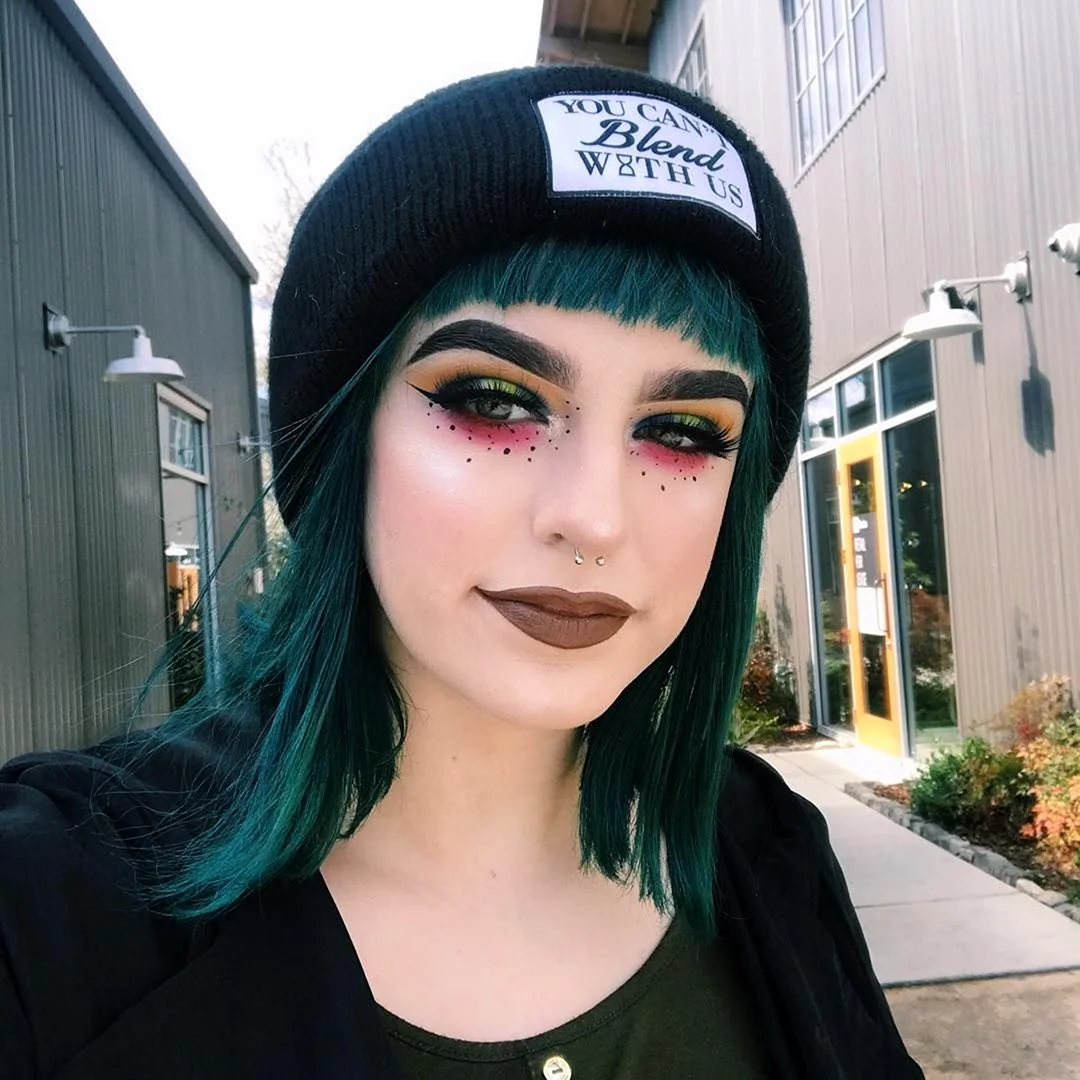 Goth outfit Грандж 2020 макияж