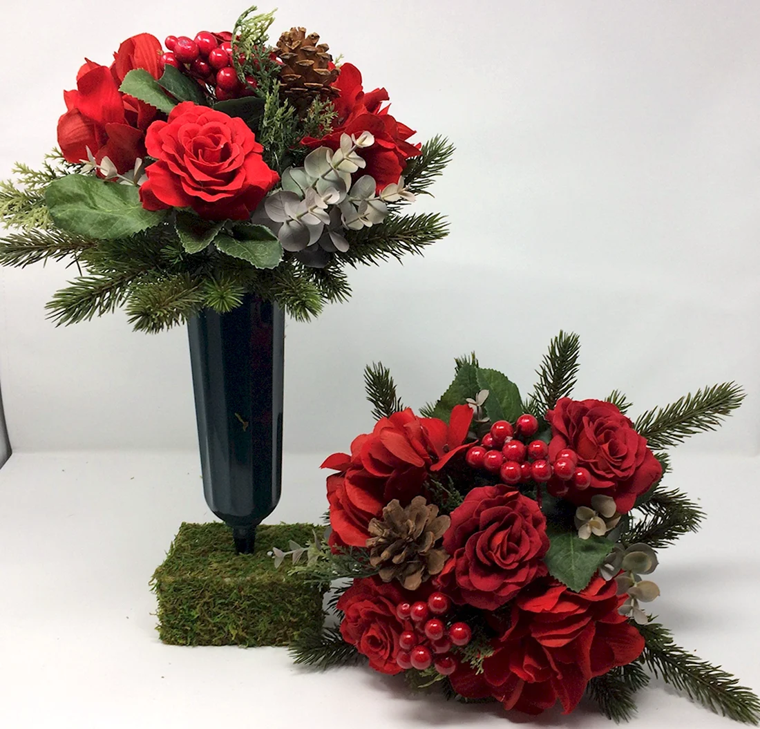 Искусственные букеты на кладбище