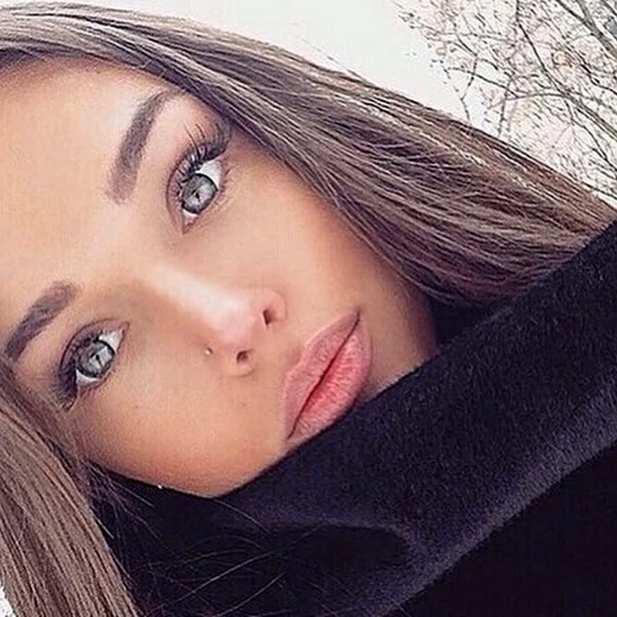 Красивые девушки с красивыми губами