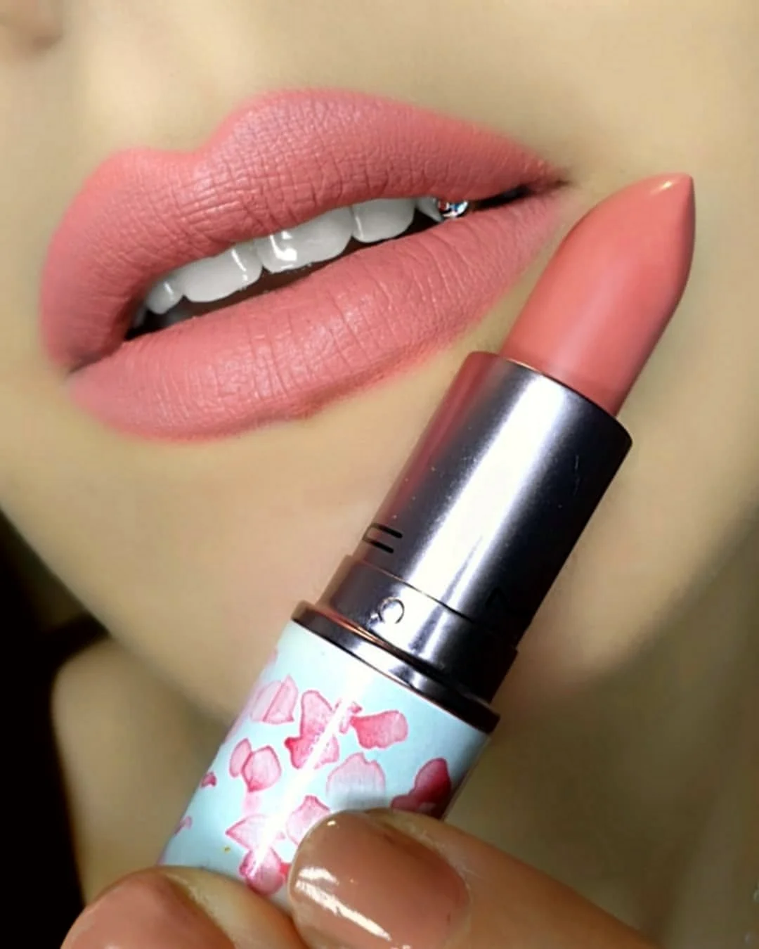 Mac gorgeous помада