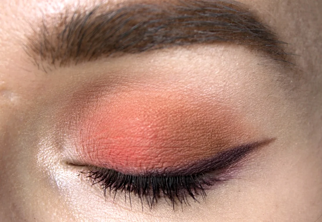 Макияж тенями too faced Peach