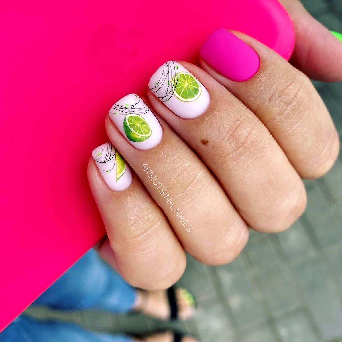 Маникюр на короткие квадратные ногти лето