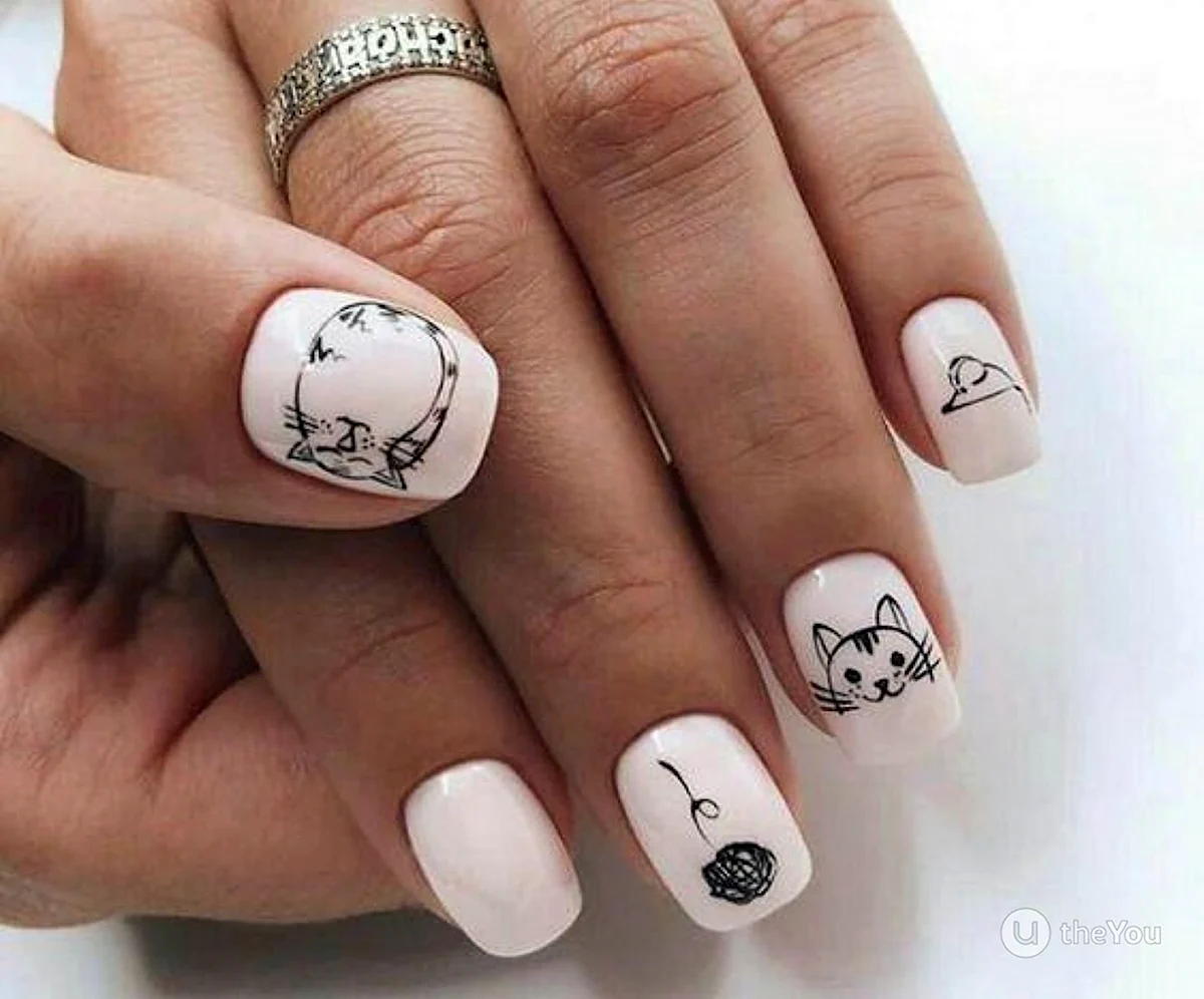 Маникюр на короткие ногти с котиками