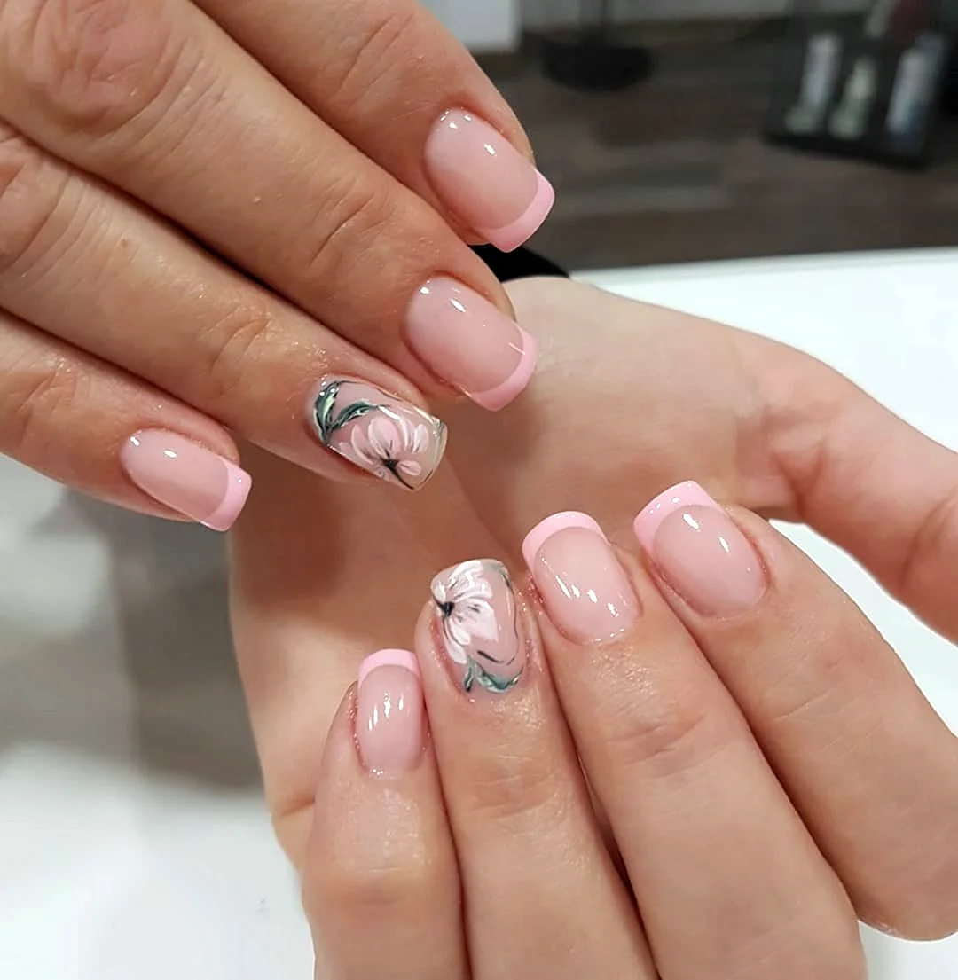 Маникюр на короткие овальные френч