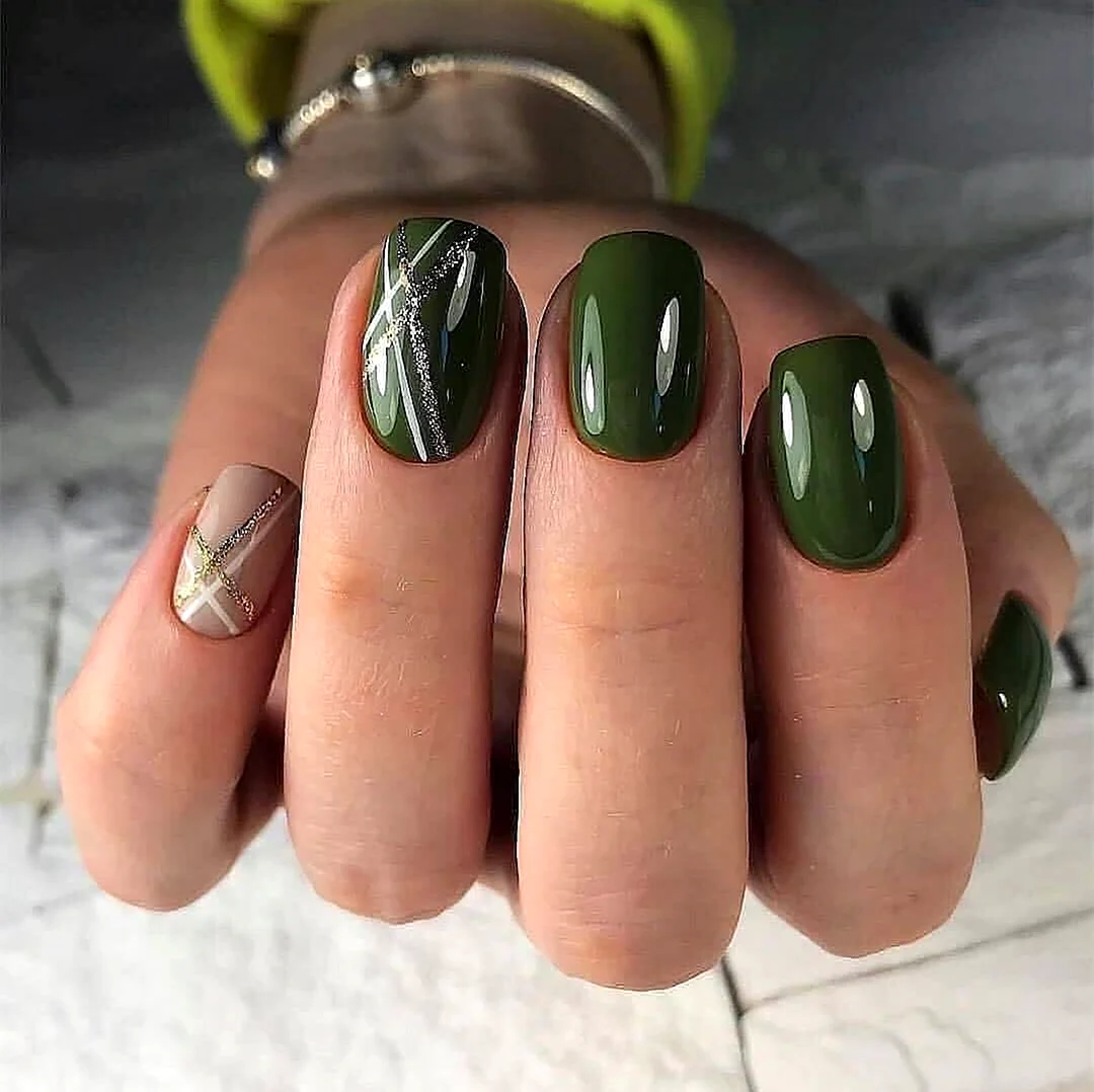 Маникюр с болотным цветом