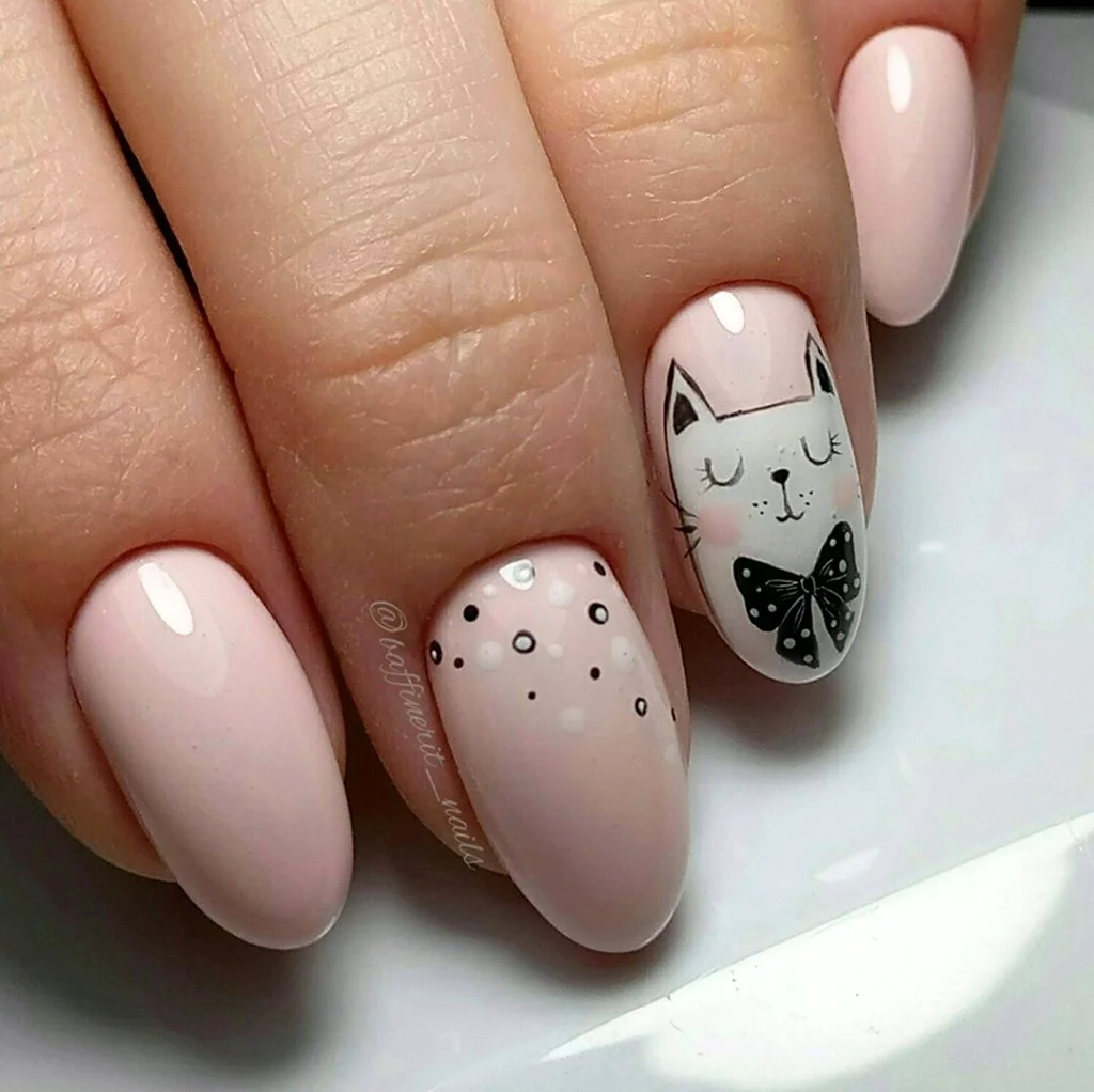 Маникюр с котиками