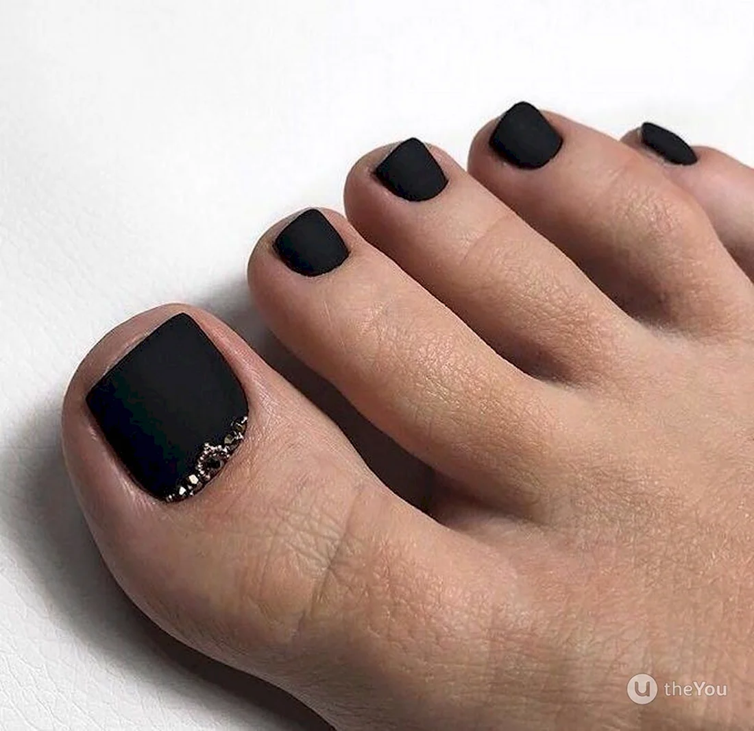 Матовый педикюр