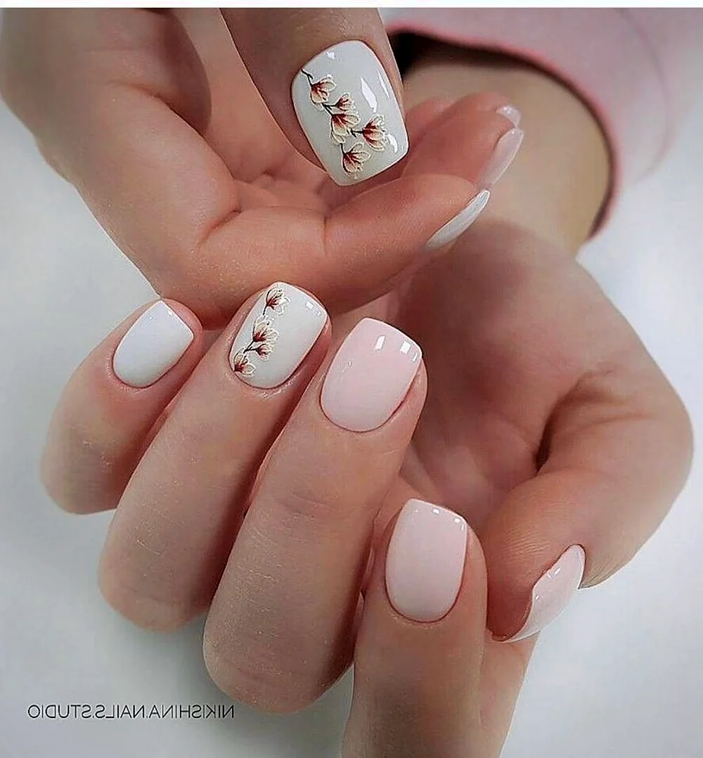 Молочный маникюр на короткие ногти