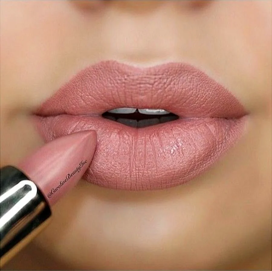 Нюдовая губная помада