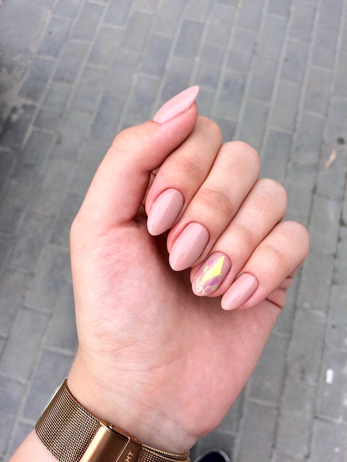 Нюдовый маникюр миндаль короткие