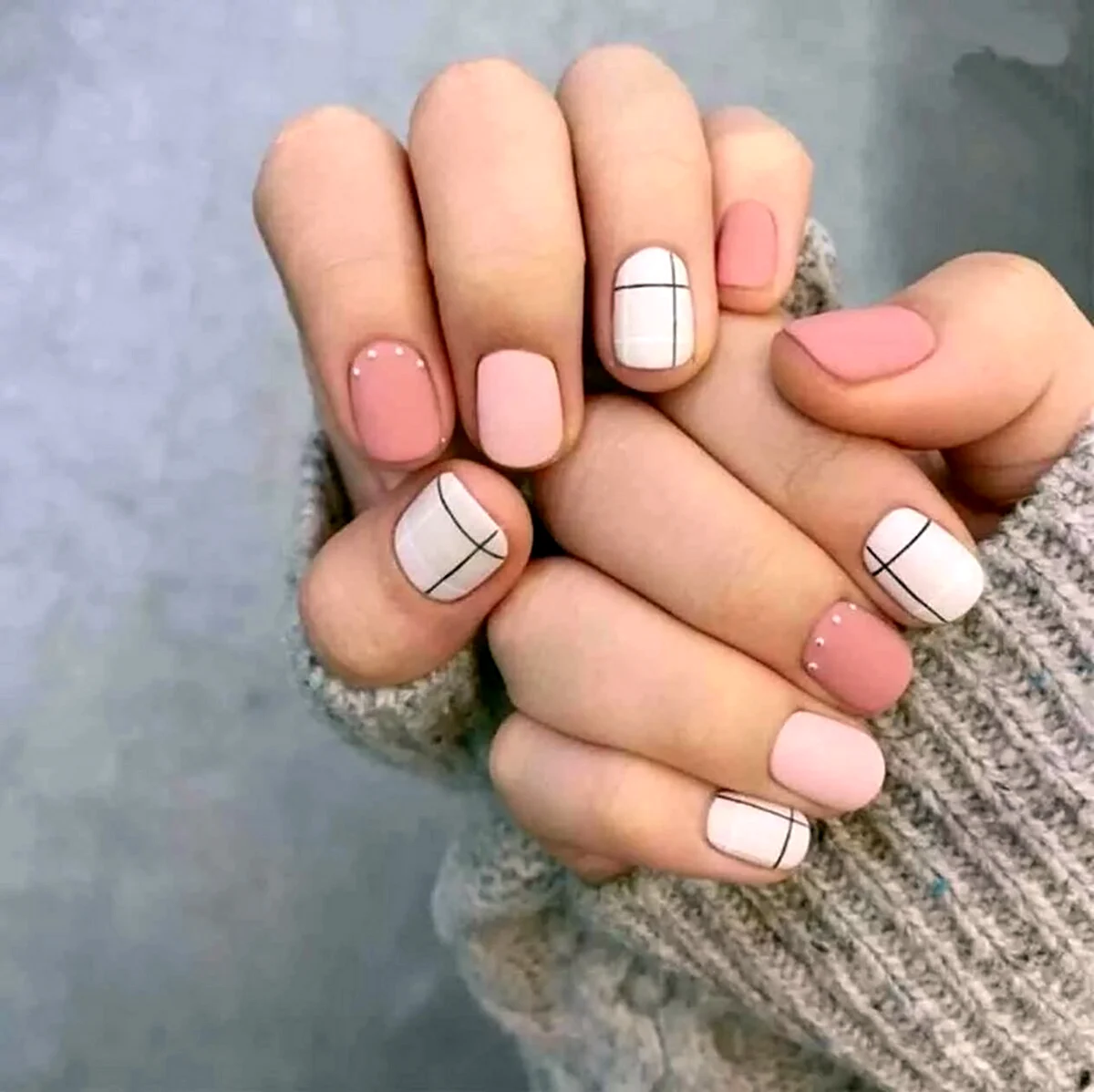 Ногти короткие