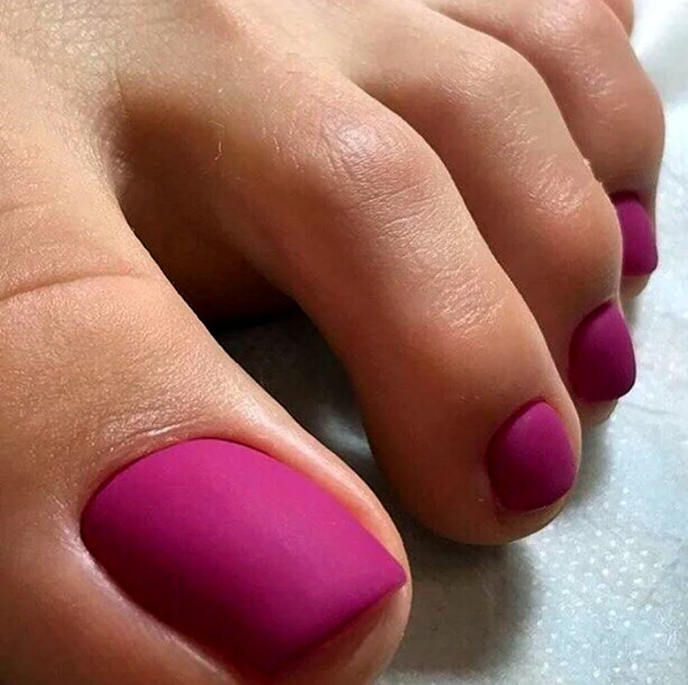 Педикюр однотонный