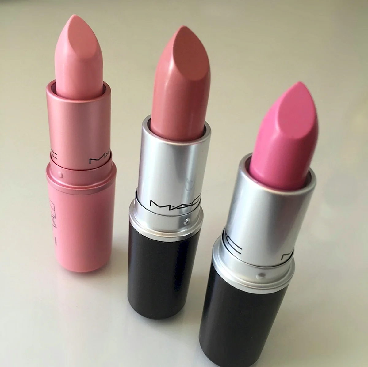 Помада Mac a25