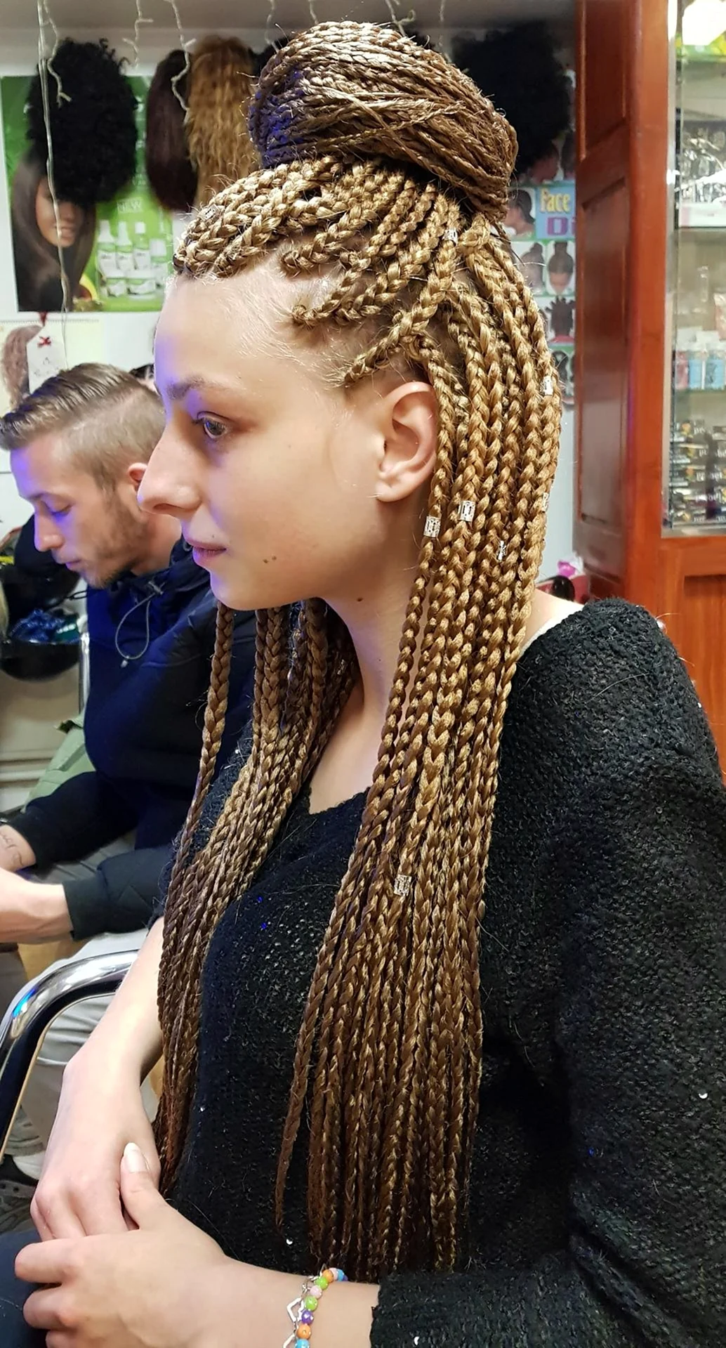 Прическа из маленьких косичек