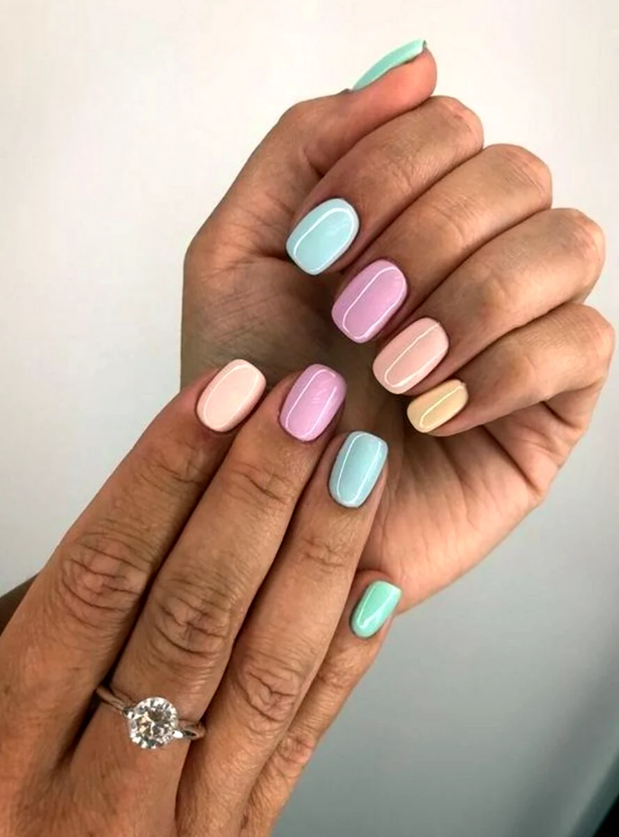 Разноцветный маникюр