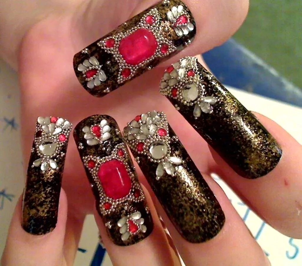 Самые красивые ногти в мире