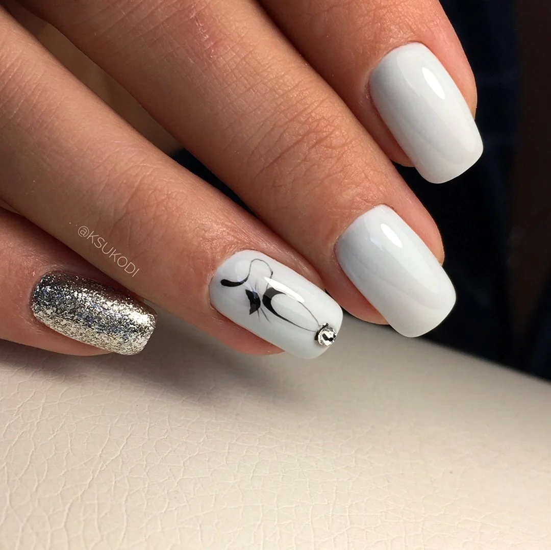 Серебристая кошка маникюр