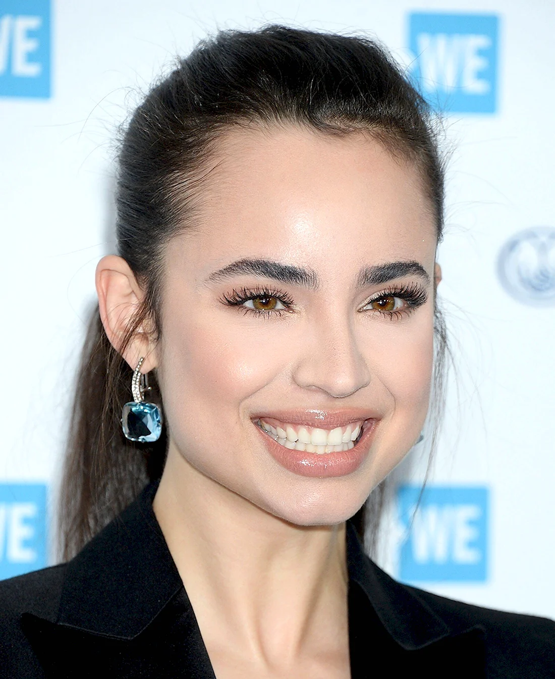 Sofia Carson макияж