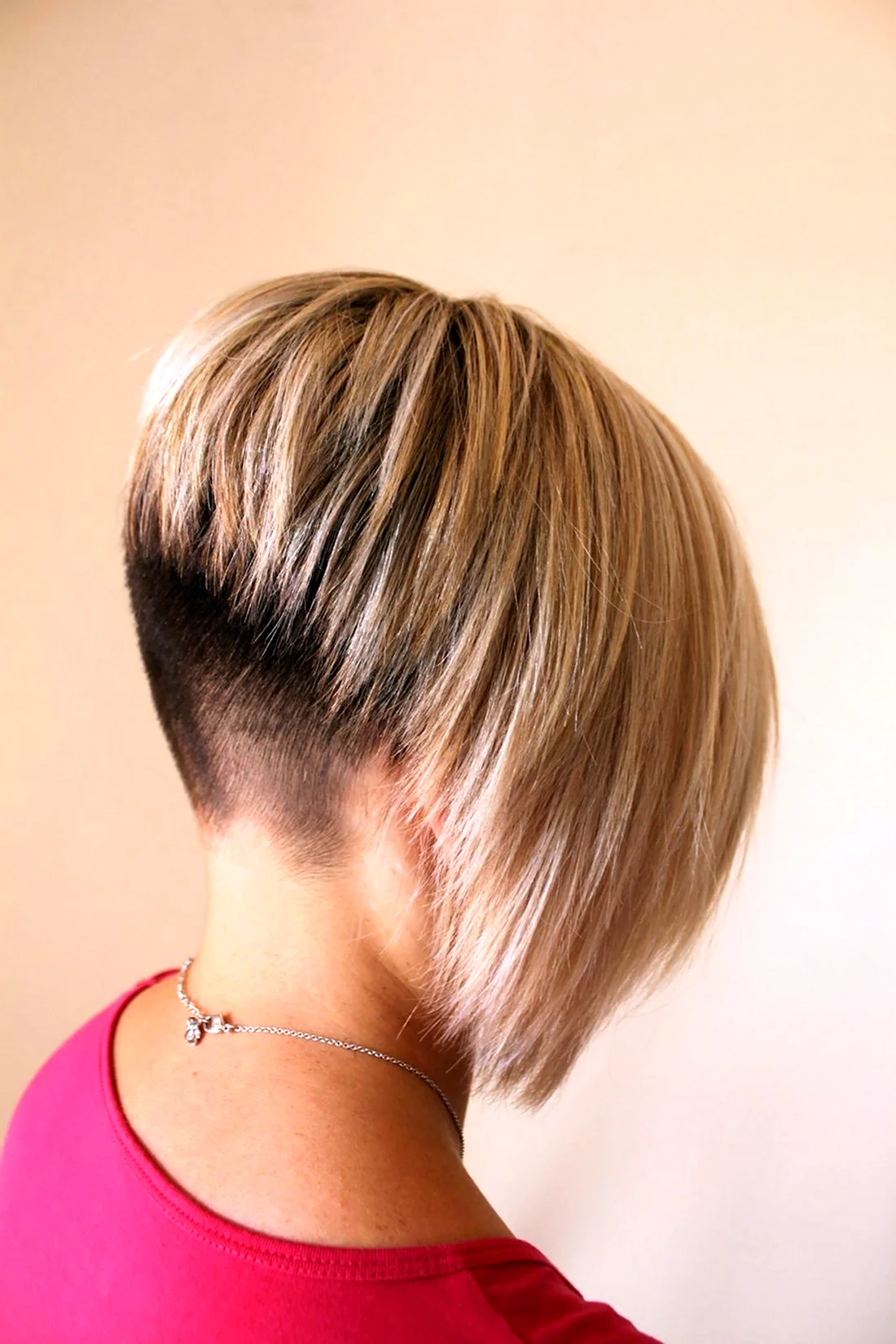Стрижка Inverted Bob