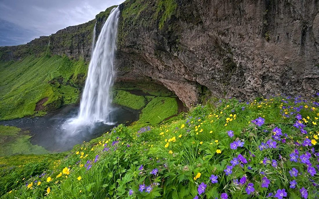 Весенний водопад Armenia