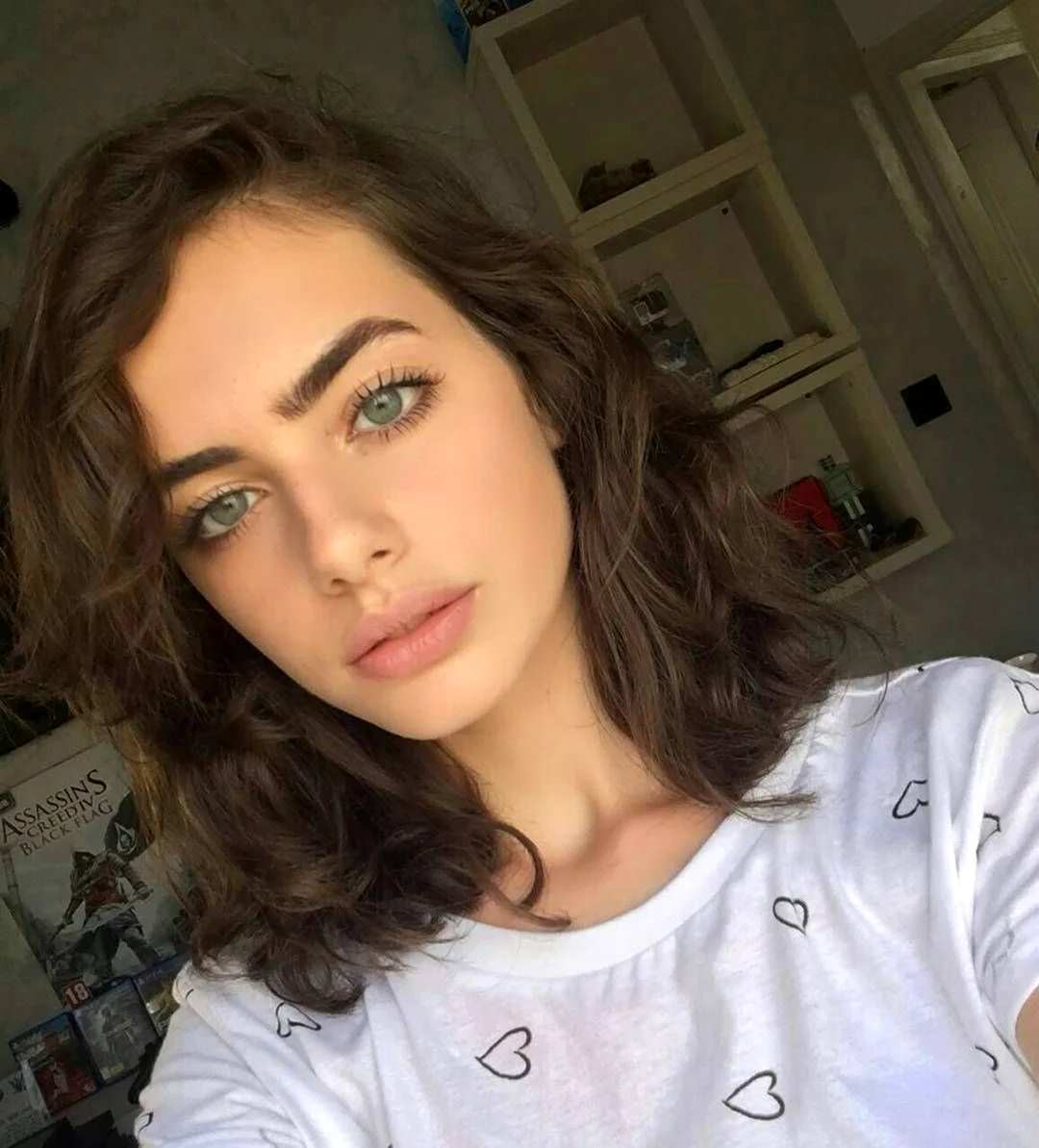 Yael Shelbia без макияжа