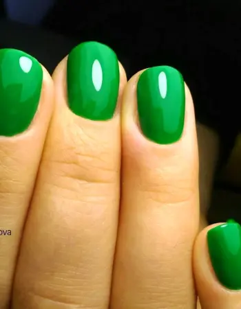 Зеленые ногти короткие