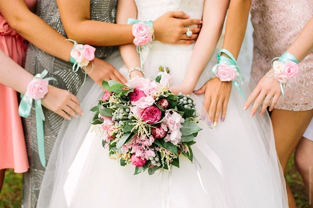 Украшения для подружек невесты: правила выбора красивых и гармоничных изделий