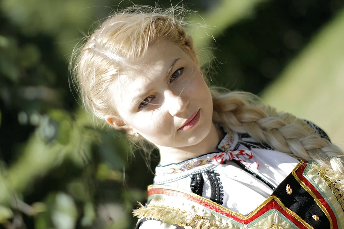 Арина Довгань