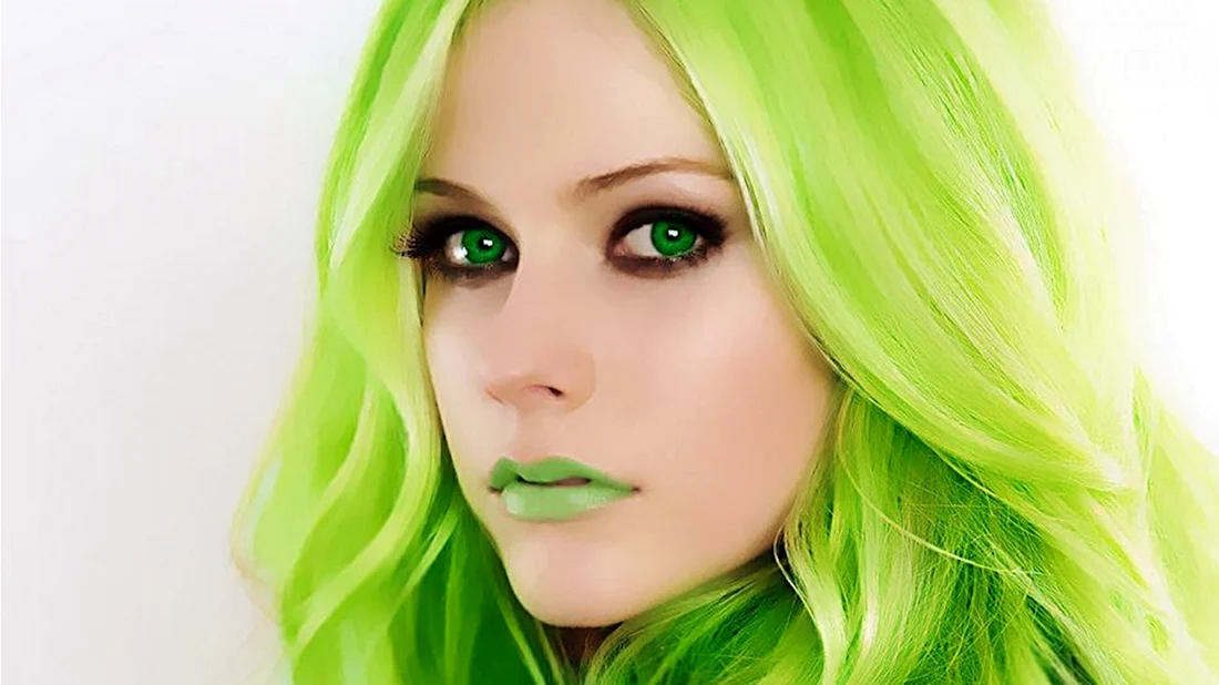 Avril Lavigne с зелеными волосами