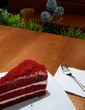 Братья Караваевы торт красный бархат