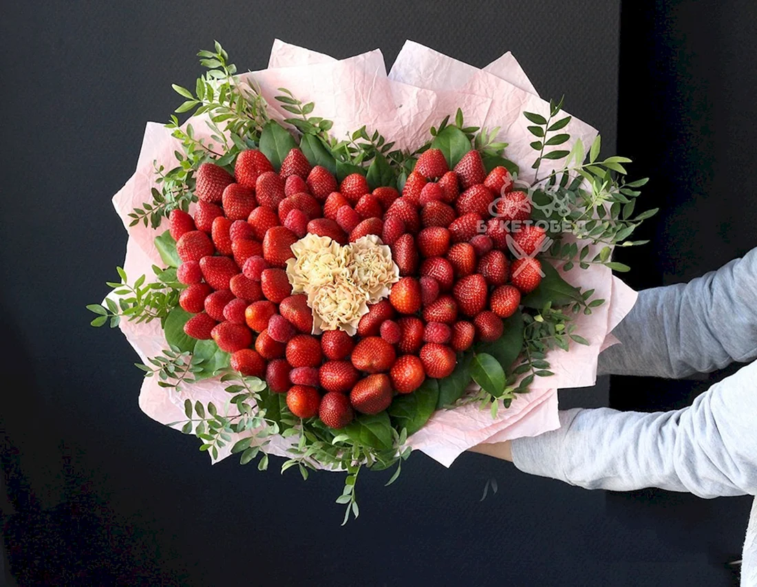Букет с клубникой