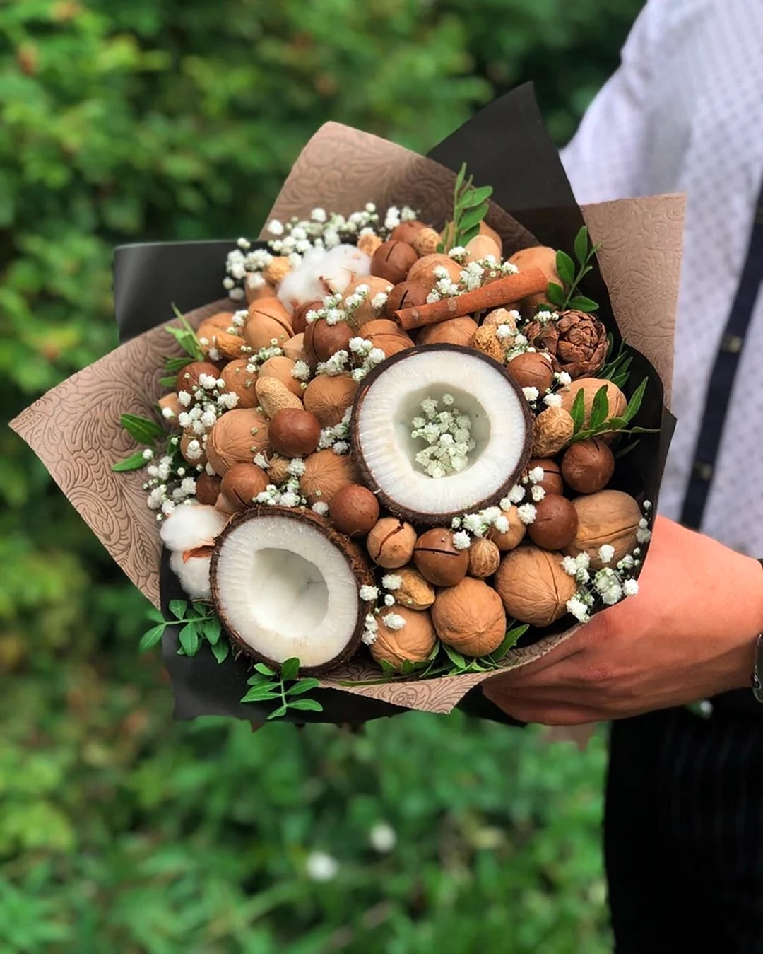 Букет с орешками