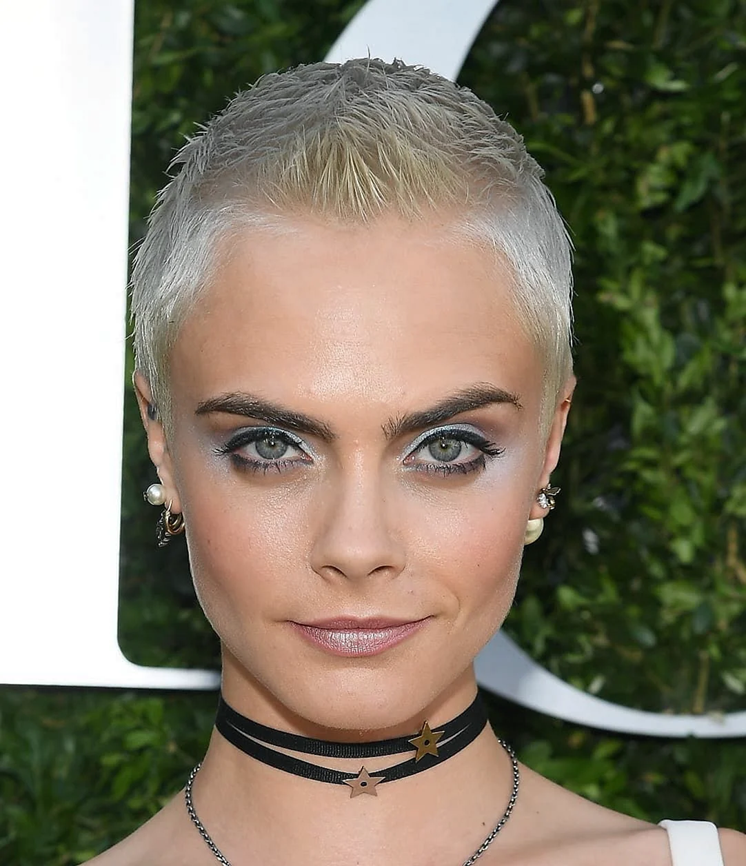 Cara Delevingne лысая