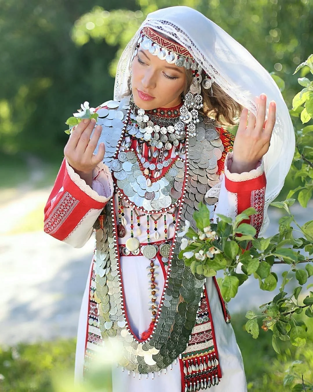 ЧУВАШКА В национальном костюме